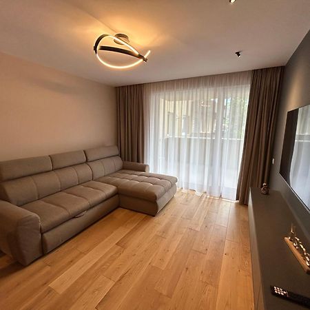 B-Holiday Luxury Apartments Urban Plaza Braszów Zewnętrze zdjęcie