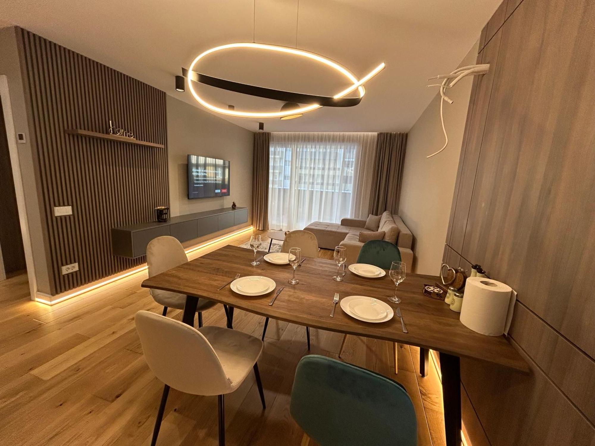 B-Holiday Luxury Apartments Urban Plaza Braszów Zewnętrze zdjęcie