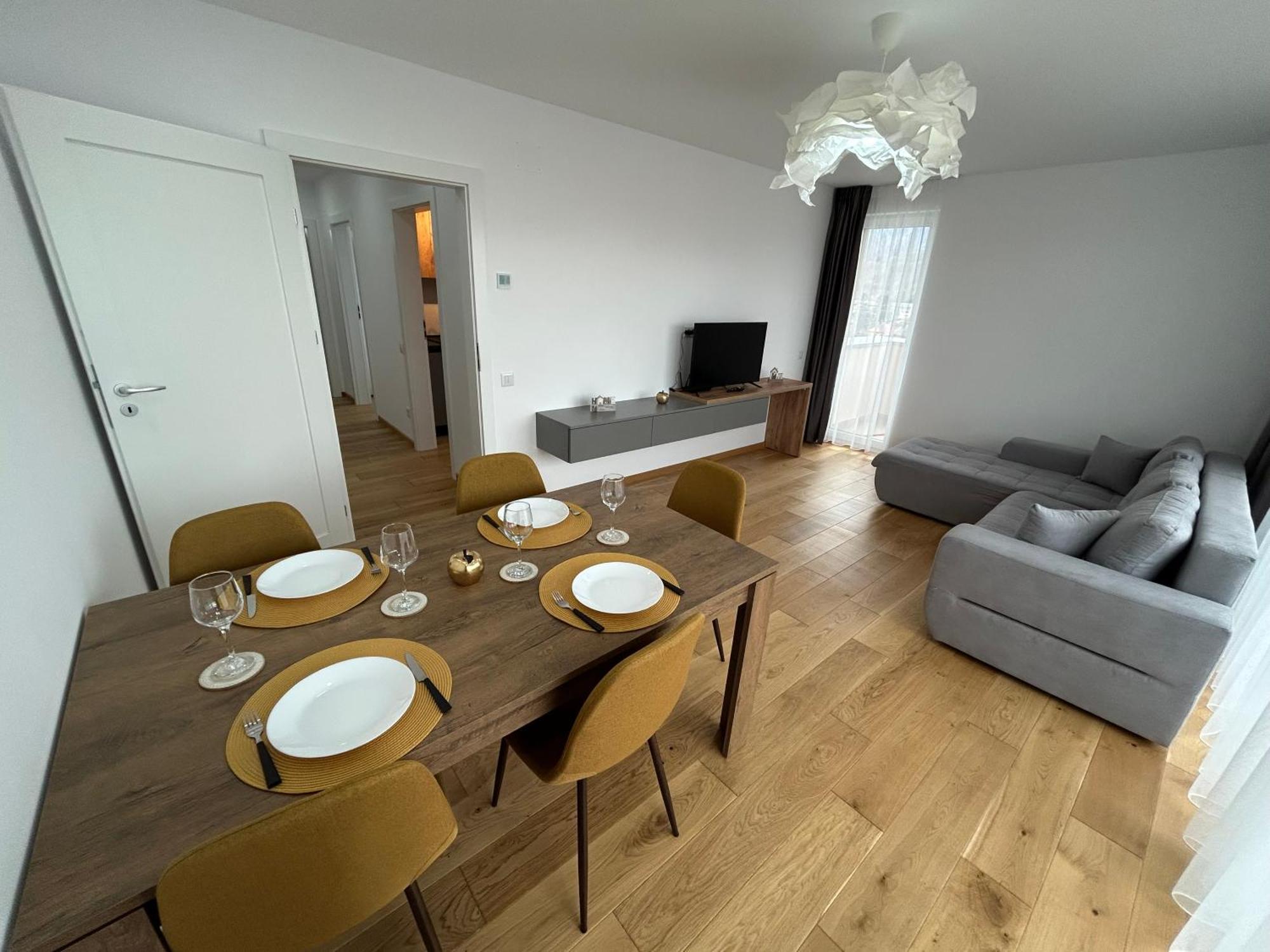B-Holiday Luxury Apartments Urban Plaza Braszów Zewnętrze zdjęcie