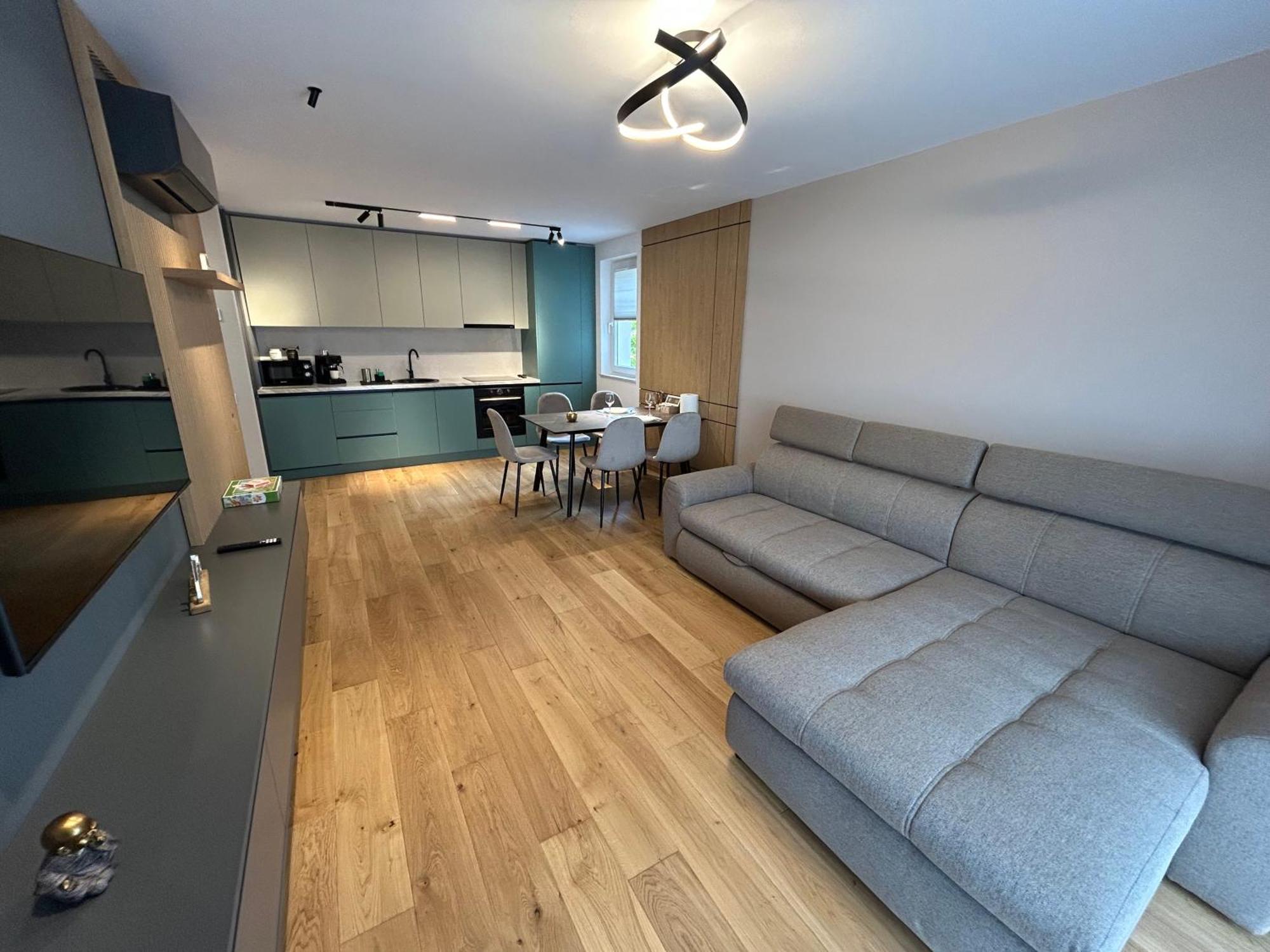 B-Holiday Luxury Apartments Urban Plaza Braszów Zewnętrze zdjęcie