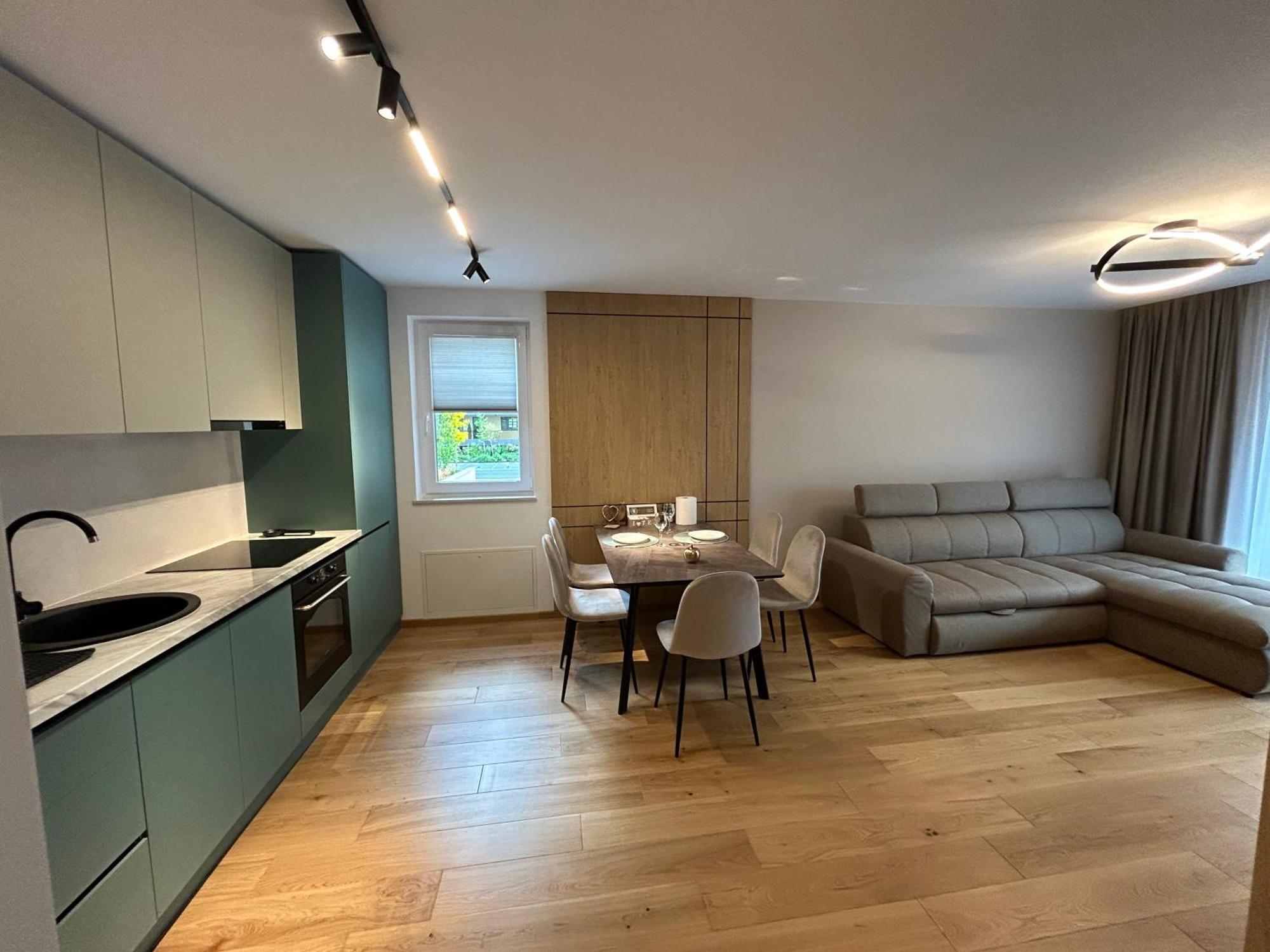 B-Holiday Luxury Apartments Urban Plaza Braszów Zewnętrze zdjęcie